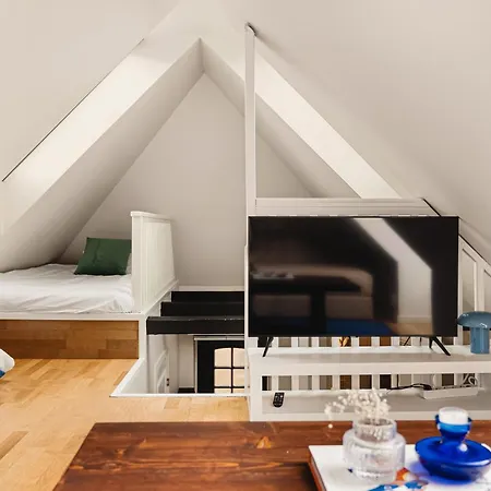 Top-floor W/ Private Patio And Work Space דירה ברגן