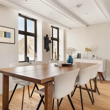 Leilighet Top-floor W/ Private Patio And Work Space *