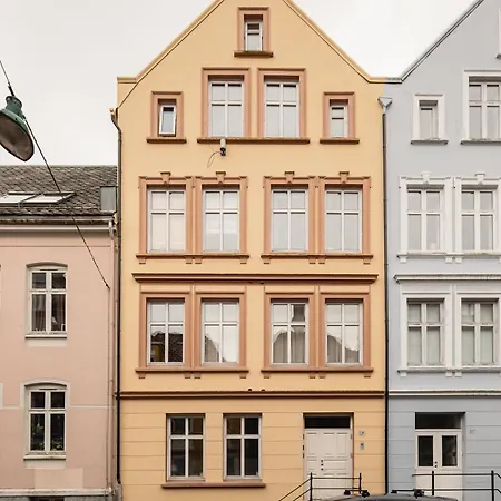 Leilighet Top-floor W/ Private Patio And Work Space